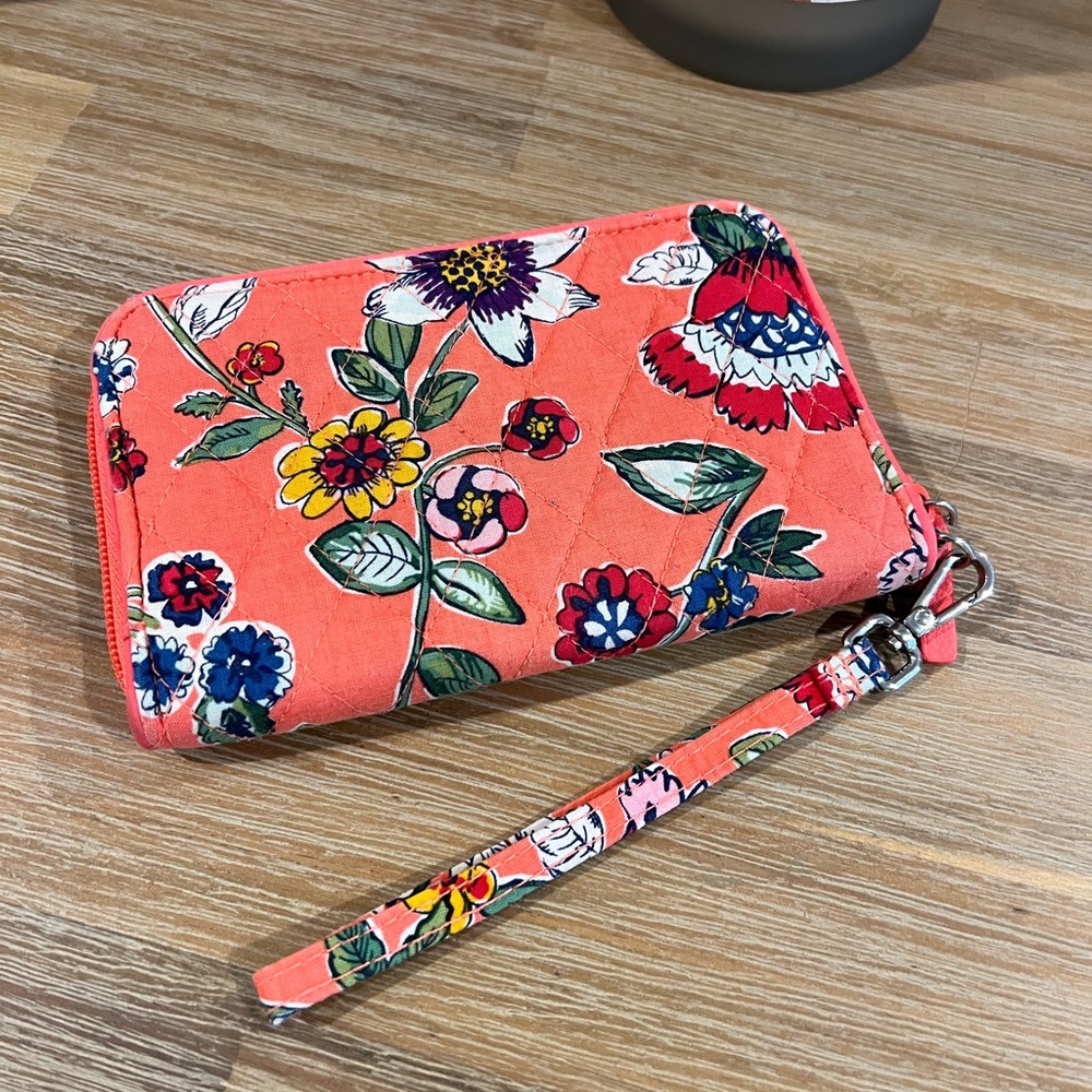 Vera Bradley zip around wallet/wristlet